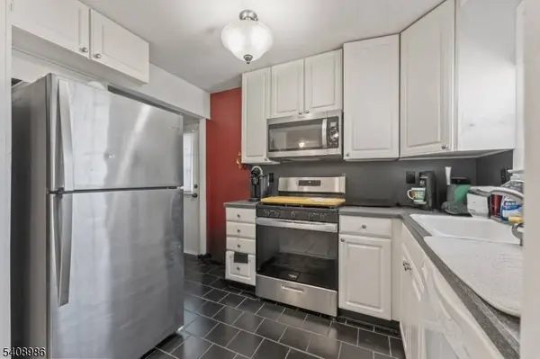 102 Barnsdale Rd, Clifton City, NJ 07013