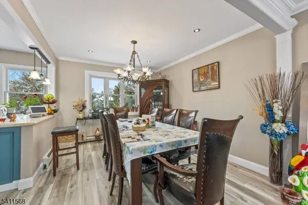 9 Chalen Ct, Pompton Lakes Boro, NJ 07442