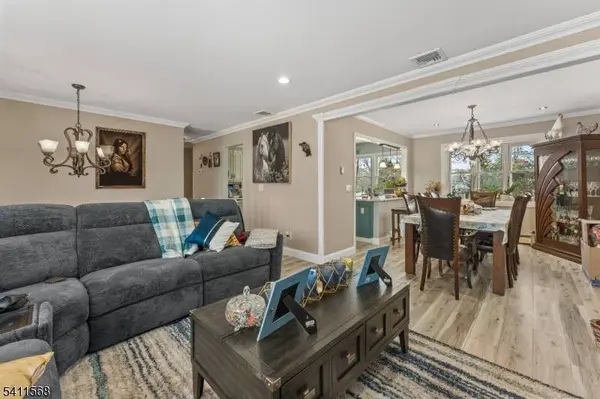 9 Chalen Ct, Pompton Lakes Boro, NJ 07442