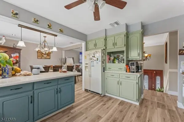 9 Chalen Ct, Pompton Lakes Boro, NJ 07442