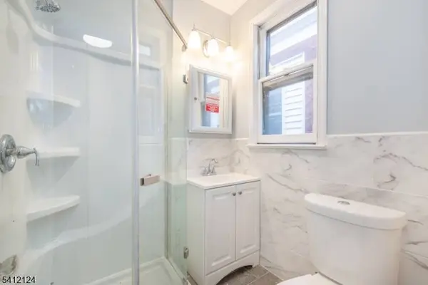 51 Maple St, Garfield City, NJ 07026