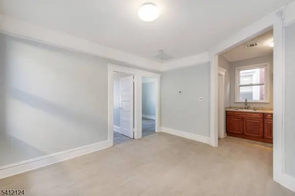 51 Maple St, Garfield City, NJ 07026