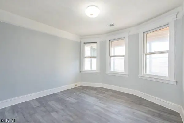 51 Maple St, Garfield City, NJ 07026