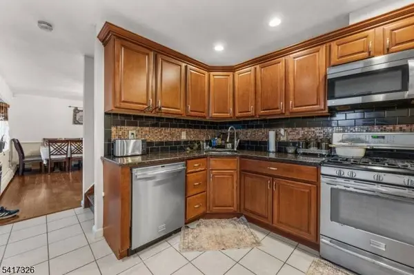 83 Village Rd, Pequannock Twp., NJ 07444