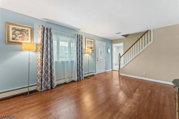 25 Fair Hill Rd, Clifton City, NJ 07013