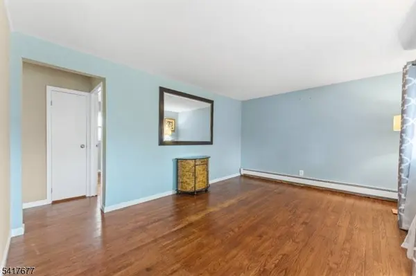 25 Fair Hill Rd, Clifton City, NJ 07013