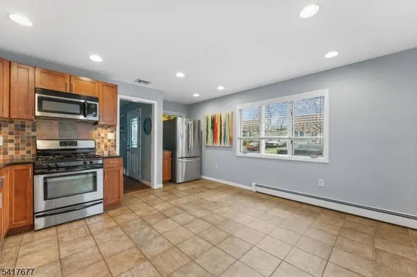 25 Fair Hill Rd, Clifton City, NJ 07013