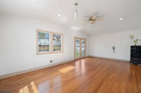 22 Cottage Ln, Clifton City, NJ 07012