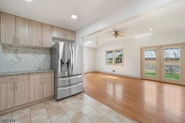 22 Cottage Ln, Clifton City, NJ 07012