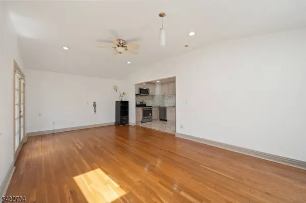 22 Cottage Ln, Clifton City, NJ 07012