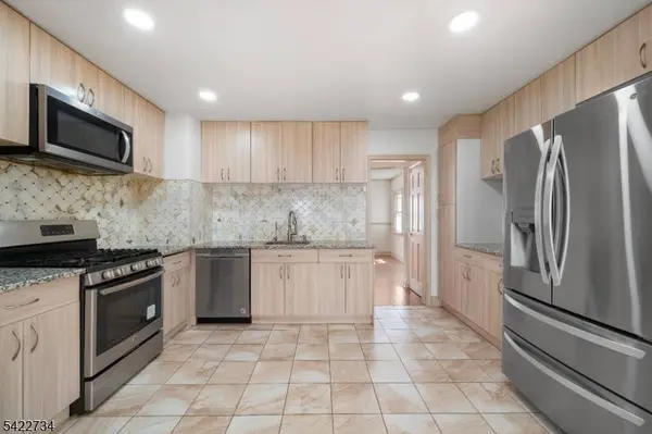 22 Cottage Ln, Clifton City, NJ 07012