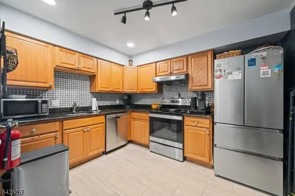 2 Ann St #203, Clifton City, NJ 07013