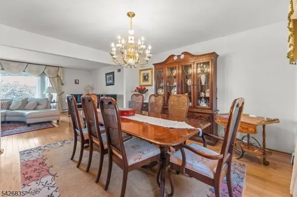 72 Pilgrim Dr, Clifton City, NJ 07013