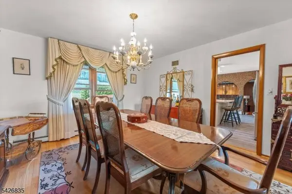 72 Pilgrim Dr, Clifton City, NJ 07013