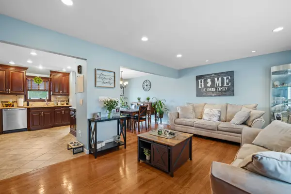 11 Barbara Dr, Clifton, NJ 07013-2516