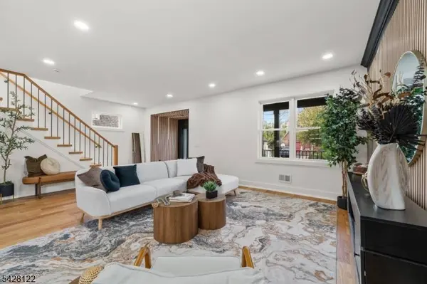 10 Marilyn Pl, Clifton City, NJ 07011