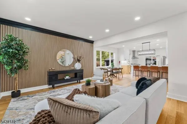 10 Marilyn Pl, Clifton City, NJ 07011