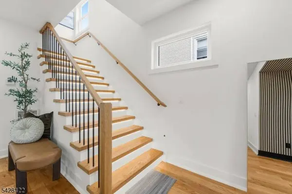 10 Marilyn Pl, Clifton City, NJ 07011