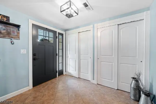 11 Barbara Dr, Clifton City, NJ 07013