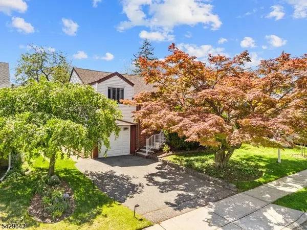13 Lockwood Dr, Clifton City, NJ 07013