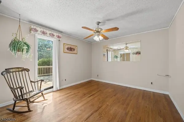 43 Elm Hill Rd, Clifton City, NJ 07013