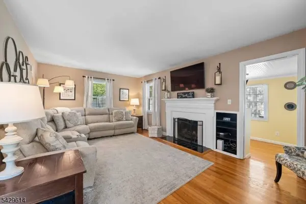 36 Burlington Rd, Clifton City, NJ 07012