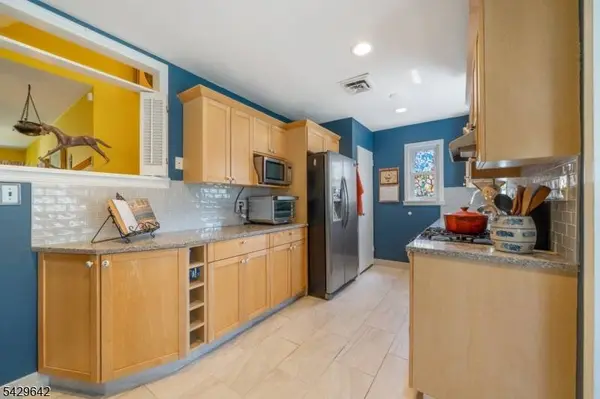 13 Lockwood Dr, Clifton City, NJ 07013