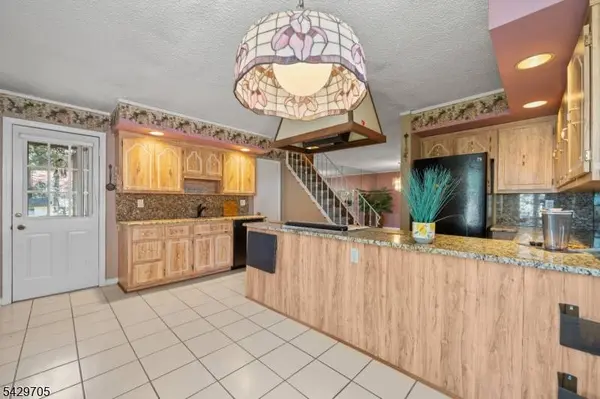 43 Elm Hill Rd, Clifton City, NJ 07013
