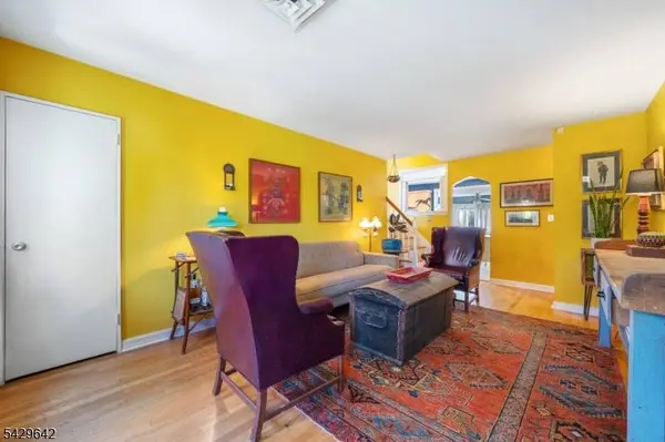 13 Lockwood Dr, Clifton City, NJ 07013
