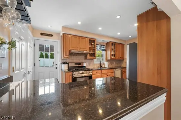 36 Burlington Rd, Clifton City, NJ 07012