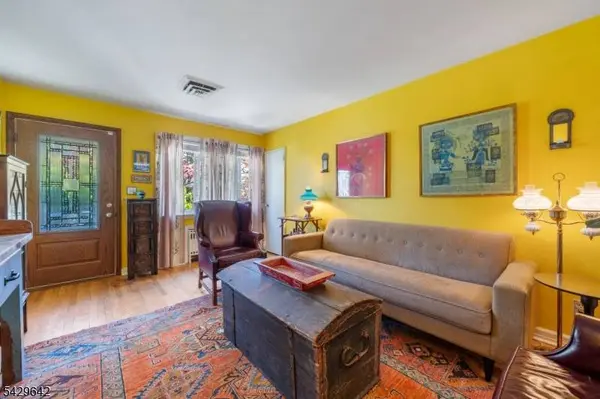 13 Lockwood Dr, Clifton City, NJ 07013