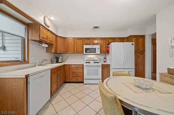 191 Pershing Rd, Clifton City, NJ 07013