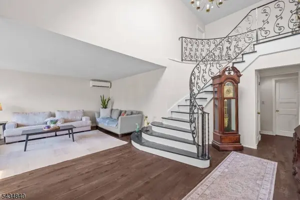 70 Lennon Pl, Clifton City, NJ 07013