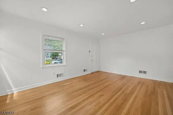 166 Beverly Hill Rd, Clifton City, NJ 07012