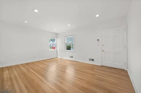 166 Beverly Hill Rd, Clifton City, NJ 07012