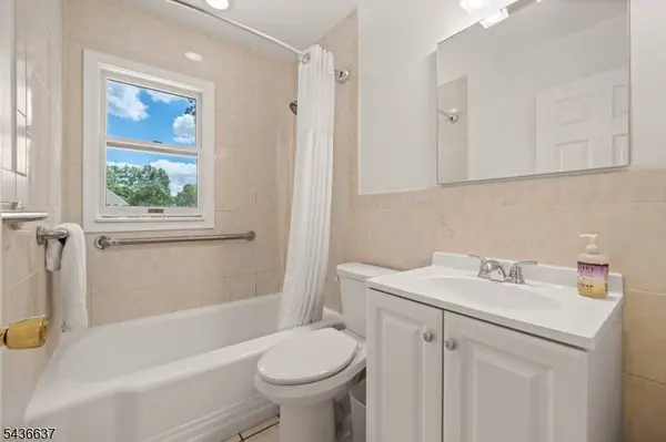 166 Beverly Hill Rd, Clifton City, NJ 07012