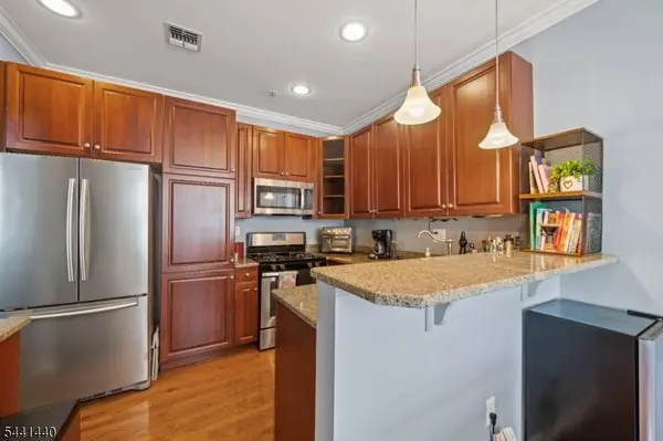 177 Winchester Ct, Clifton City, NJ 07013