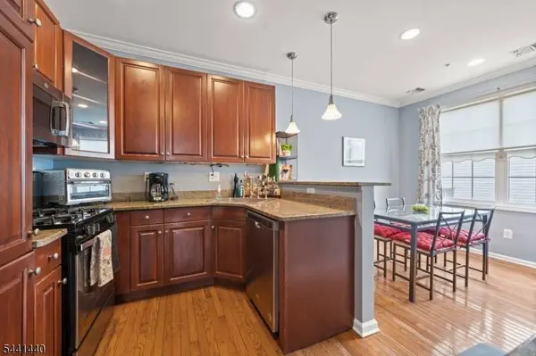 177 Winchester Ct, Clifton City, NJ 07013