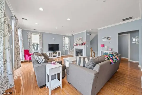177 Winchester Ct, Clifton City, NJ 07013