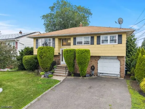 44 Parkway Ave, Clifton City, NJ 07011