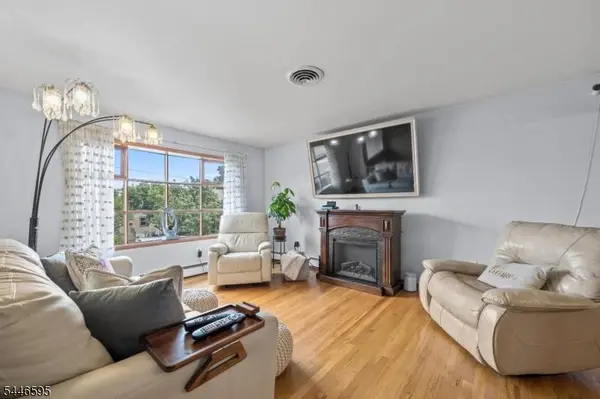 44 Parkway Ave, Clifton City, NJ 07011