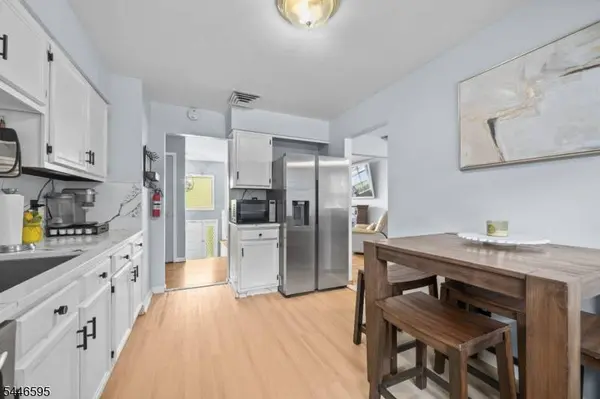 44 Parkway Ave, Clifton City, NJ 07011