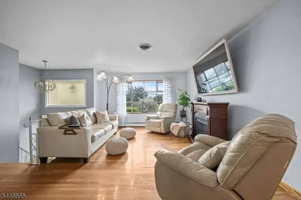 44 Parkway Ave, Clifton City, NJ 07011