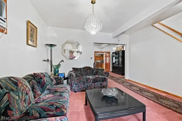 22 George St, Clifton City, NJ 07011