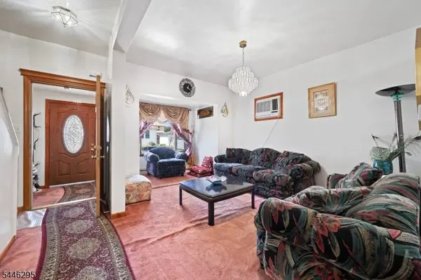 22 George St, Clifton City, NJ 07011