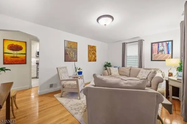 102 Sherwood St, Clifton City, NJ 07013