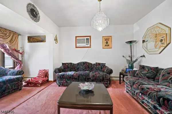 22 George St, Clifton City, NJ 07011