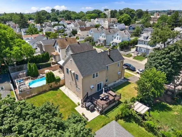 22 George St, Clifton City, NJ 07011