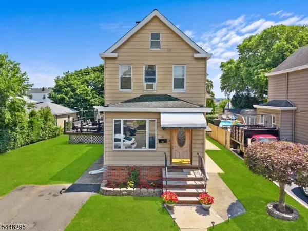 22 George St, Clifton City, NJ 07011