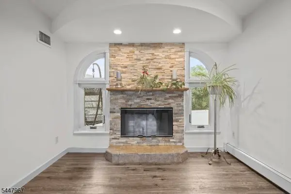6 Tyler Ct, Clifton City, NJ 07012